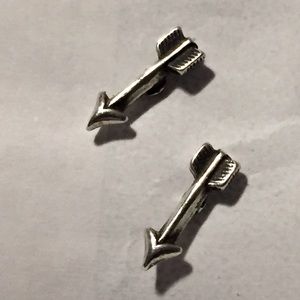 *RETIRED* James Avery Tiny Arrow Ear Post